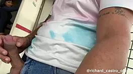 flagrei o porteiro do prédio se masturbando na saída de emergência