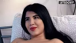 可爱18+少女Lady Dee被室友诱惑 - Letsdoeit?