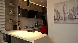 大屁股继母抓继子红发女友加入3P