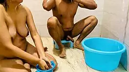 尽管拒绝浴室美女亚裔送大屌猛干礼物