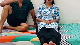 尽管拒绝浴室美女亚裔送大屌猛干礼物