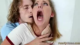 老头和娇小18岁闺蜜别无选择干起来