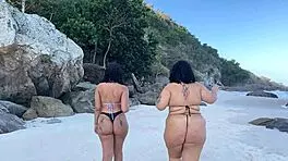 Amigas Se Reencontram Na Praia E Transam Em P�blico