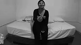 Hermosa jovencita kiomi viene por un casting porno!