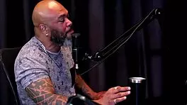 se exibiu de lingere depois de responder em quem mama senta e passa