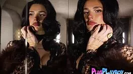 Big tits teen strips and shows her sexy body!