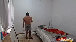 pintor se surpreende com a enteada do seu melhor amigo