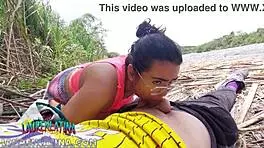 Tetona venezolana chupa y folla sin condon al aire libre