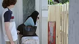 Vacation Fling With Curvy Stepmom's Big Booty