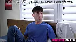 黑发熟女温柔引导年轻小伙首次插光溜湿穴