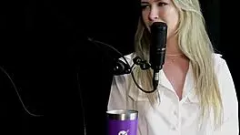 Blonde Enjoys Intense Anal with Vibrator Squirting