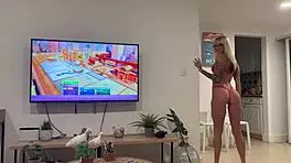 sexy florida blonde babe spreads perfect pussy for intense licking