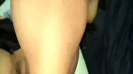 je me fais baiser dans mon uniforme par un blanc inconnu qui éjacule partout sur mon visage