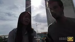 dude tricks hot chick into cash fuck for her stay spot