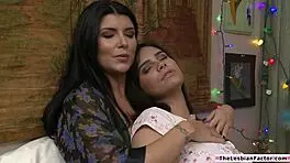 Skinny teen Latina laps milf's hairy pussy in steamy lesbian scissoring