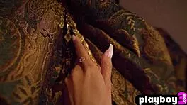 natural babe unveils perfect curves