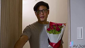 哇，stacy的大奶骑乘时狂跳！台湾少女18+爱每一次猛插