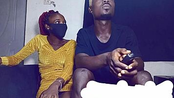 继妹勾引我看电视时吸鸡巴猛干她