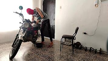 Innocent Neighbor Surprises With Kinky Ass Shaking And Submissive Cuckold Fun.