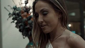 Wow! Alexis James Plays Tight Pussy On Piano!