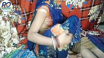 Desi rashi aunty lifts saree and starts fingering in episode one