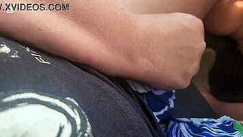 和最好朋友老婆车里互相手淫太罪恶了