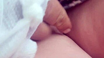 和最好朋友老婆车里互相手淫太罪恶了