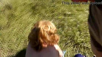 变态在狂野海滩偷窥性感金发女郎，公开手淫