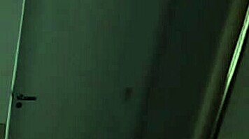 acordei com tesao e comi a colega de quarto, cuspi na boceta molhada