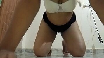 Indian hot bhabhi ne chut me fingering krke pani nikala hindi audio