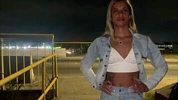 Esposa faz marido gozar tres vezes esfregando sem camisinha com sexo oral em publico