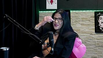 nunca transou na mesa de sinuca o cliente gostava de um fio terra deu a buceta no avi�o e chegou a receber 23 buqu�s de flores mas - leticia braga watch on sheer red